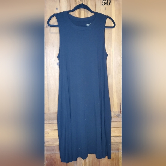 Black Sleeveless Dress - Picture 1 of 2